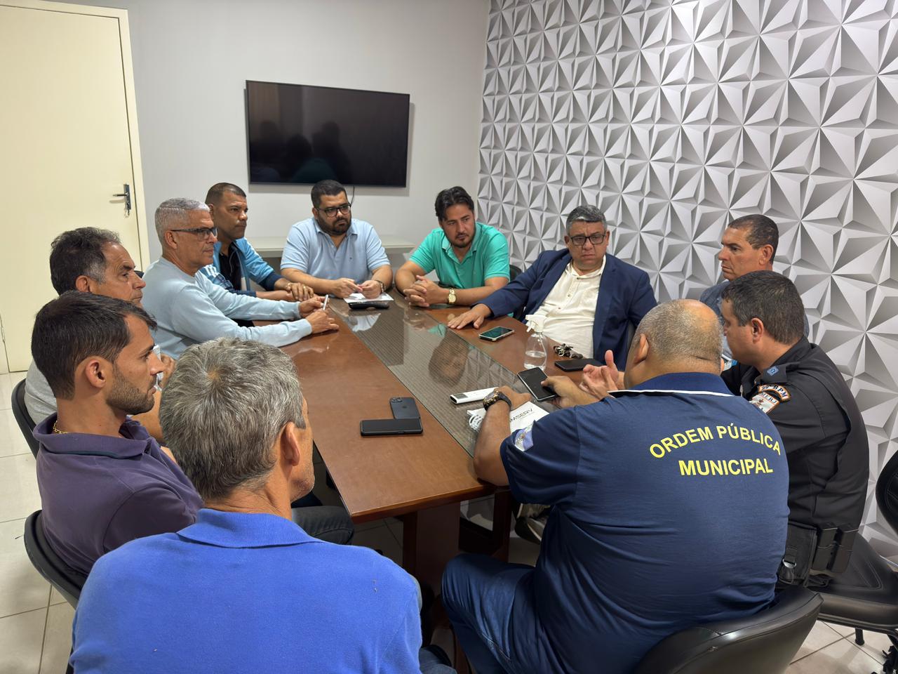 POLÍCIA, LEGISLATIVO E EXECUTIVO PROMOVERAM IMPORTANTE REUNIÃO DE SEGURANÇA PÚBLICA EM ITALVA.